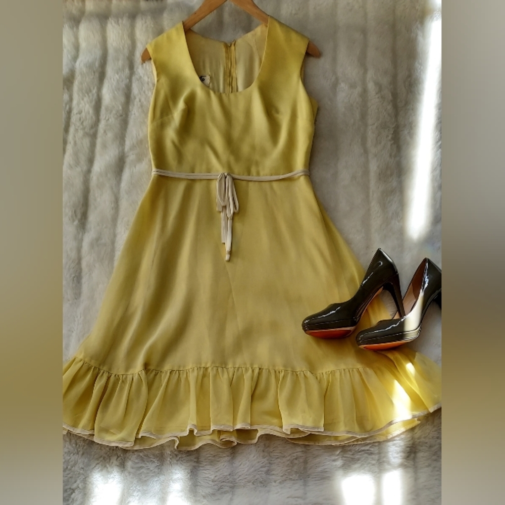 Miss Elliette size S powder yellow dress